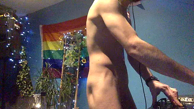 Snapshot of nutt_max chatting on December 2025 01:27:01 AM nutt max online show from December 2025 01:27:01 AM