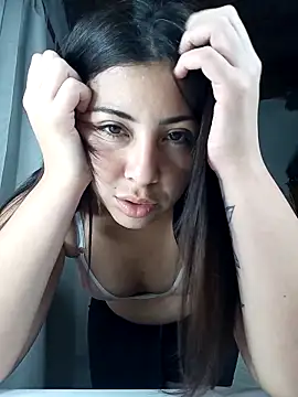 Snapshot of emmacurvyhot chatting on December 2025 04:24:02 PM emmacurvyhot online show from December 2025 04:24:02 PM