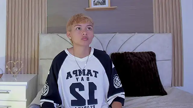 tefi meow  online show from April 2026 01:15:02 PM