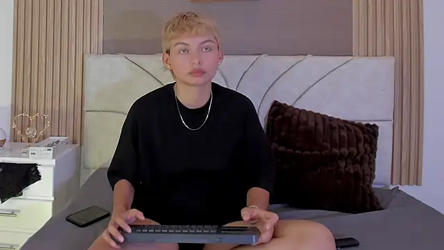 tefi meow  online show from April 2026 04:03:01 PM