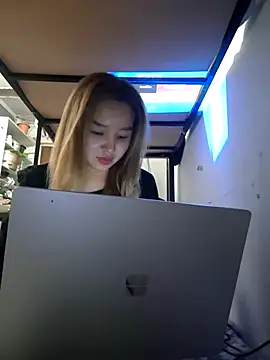 SherrylShaw online show from December 2025 05:24:02 PM