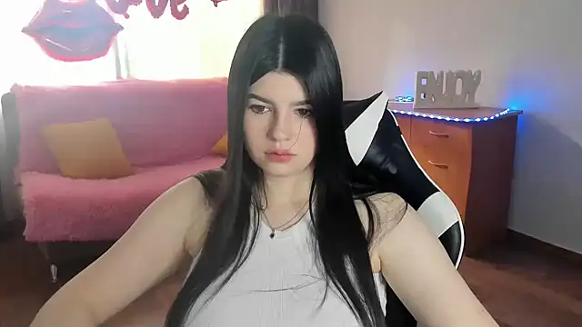 KisaModel online show from May 2026 01:33:01 AM