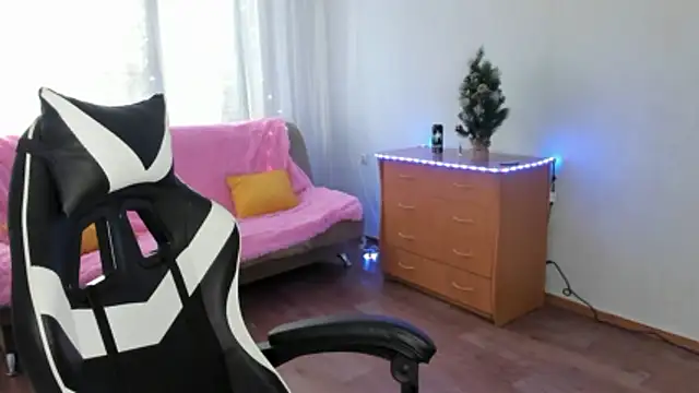 KisaModel online show from January 2026 06:28:02 AM