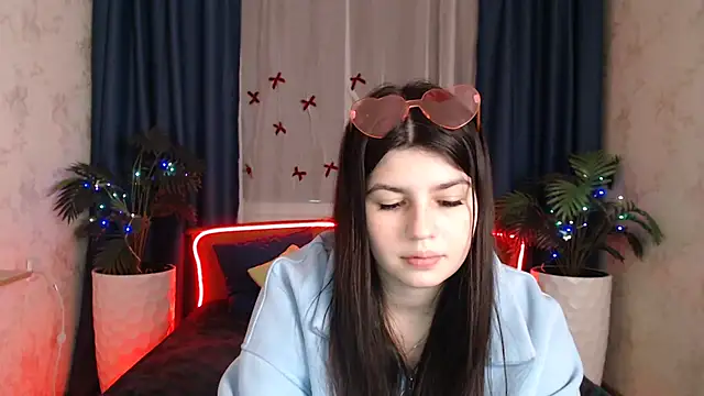 KisaModel online show from December 2025 01:25:02 PM