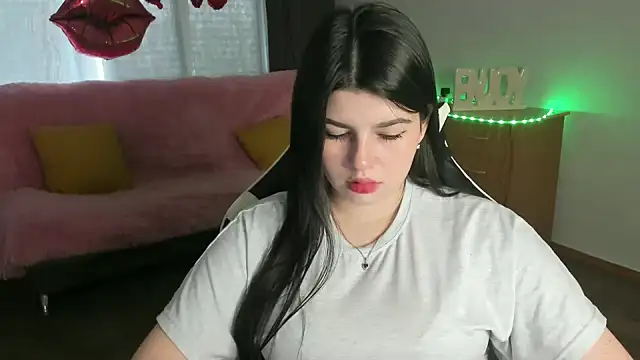 KisaModel online show from May 2026 01:21:01 AM