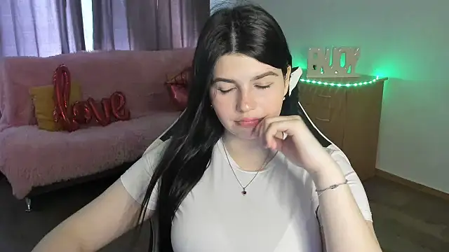 Snapshot of KisaModel chatting on June 2026 01:16:02 AM KisaModel online show from June 2026 01:16:02 AM