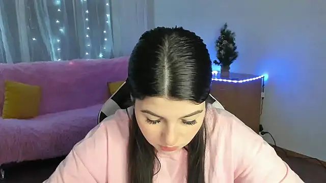 KisaModel online show from February 2026 12:43:01 AM