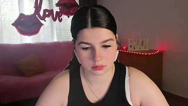 KisaModel online show from May 2026 01:53:02 AM