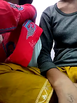 Snapshot of RV_525 chatting on December 2025 05:44:01 AM RV 525 online show from December 2025 05:44:01 AM