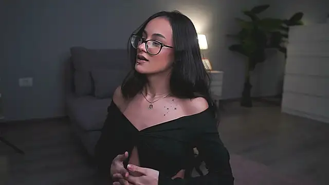 ValexieLux online show from March 2026 01:16:02 PM