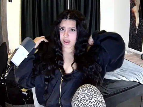 Snapshot of Nicole_Pars chatting on February 2026 05:13:02 PM Nicole Pars online show from February 2026 05:13:02 PM