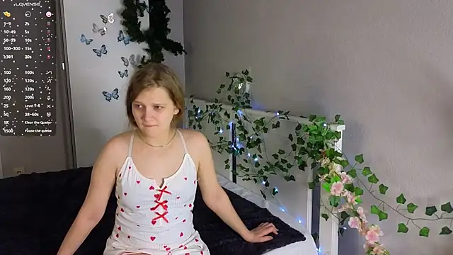 HazeElariel online show from April 2026 03:17:01 PM
