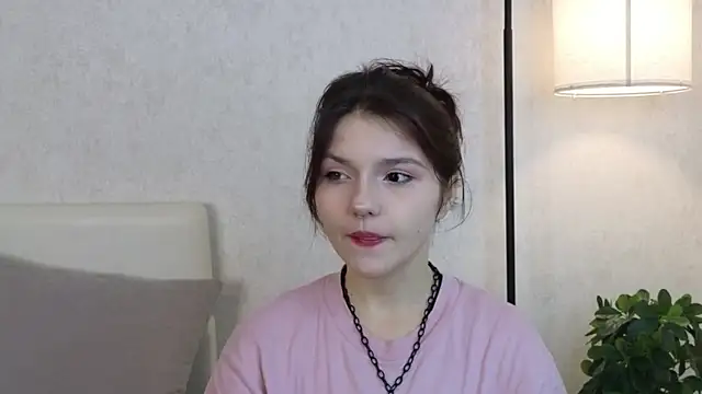 NyraVesperis online show from May 2026 07:32:01 AM