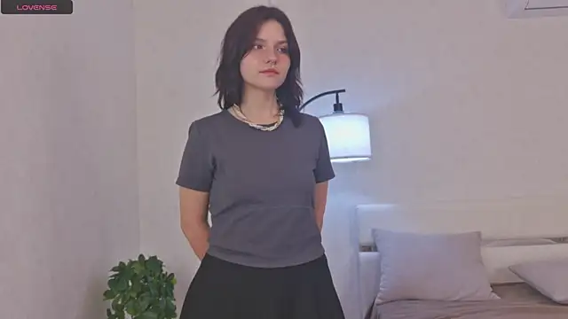NyraVesperis online show from April 2026 06:36:01 AM