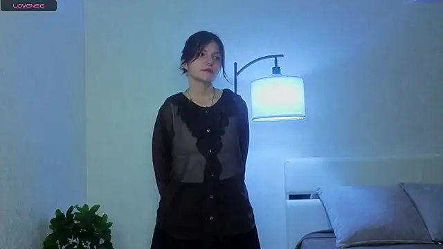 NyraVesperis online show from April 2026 06:36:02 AM