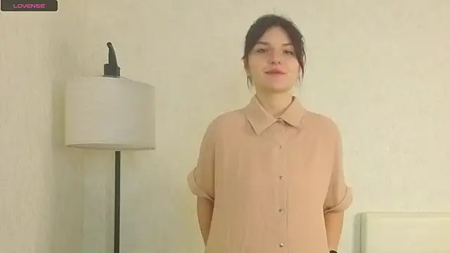 NyraVesperis online show from April 2026 06:09:01 AM