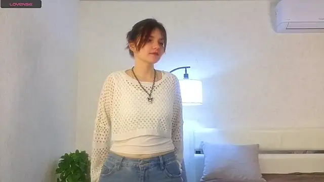 NyraVesperis online show from April 2026 06:08:02 AM