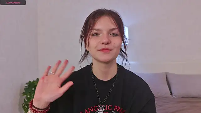 NyraVesperis online show from April 2026 06:42:01 AM