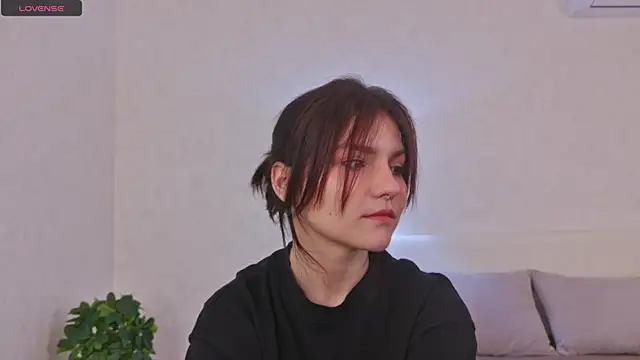 NyraVesperis online show from April 2026 06:09:01 AM