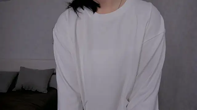 NyraVesperis online show from April 2026 06:15:02 AM