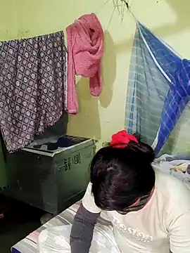 Cuple masti72 online show from December 2025 04:53:01 PM