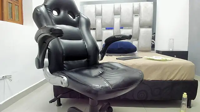 Snapshot of khris__evans chatting on April 2026 11:33:01 AM khris evans online show from April 2026 11:33:01 AM