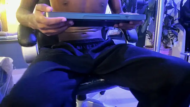 Snapshot of khris__evans chatting on February 2026 07:44:01 PM khris evans online show from February 2026 07:44:01 PM