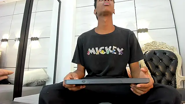 Snapshot of khris__evans chatting on March 2026 12:04:02 PM khris evans online show from March 2026 12:04:02 PM