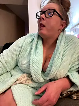 kissmyarch online show from December 2025 12:00:02 AM