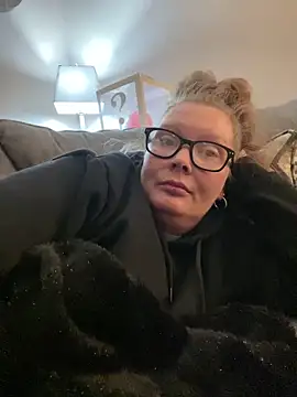 kissmyarch online show from December 2025 12:35:02 AM