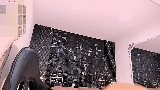 Snapshot of AriadnaLoren chatting on February 2026 03:39:01 AM AriadnaLoren online show from February 2026 03:39:01 AM