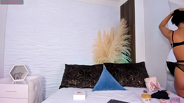 Snapshot of AriadnaLoren chatting on February 2026 03:56:01 AM AriadnaLoren online show from February 2026 03:56:01 AM