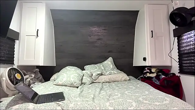 YareliON online show from January 2026 04:57:02 PM