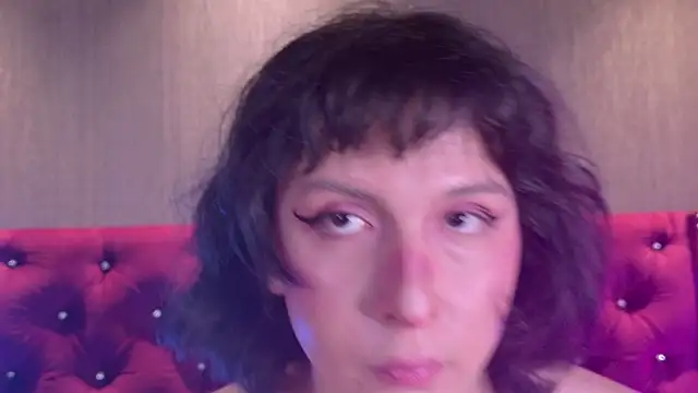 Snapshot of Shelly_bat chatting on July 2026 10:43:02 PM Shelly bat online show from July 2026 10:43:02 PM