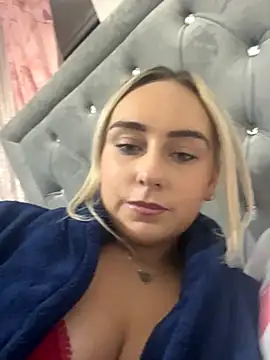 ScarletJ  online show from December 2025 05:07:02 PM