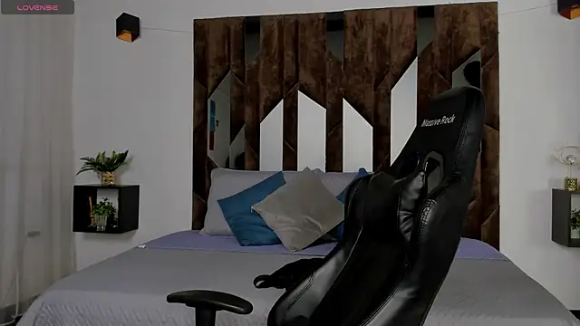 J king   online show from April 2026 11:17:02 PM