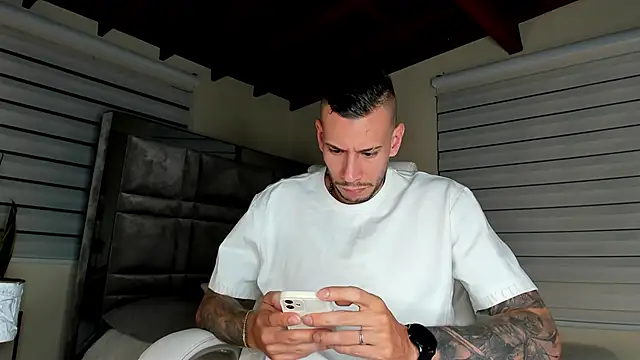 J king   online show from May 2026 10:26:01 AM