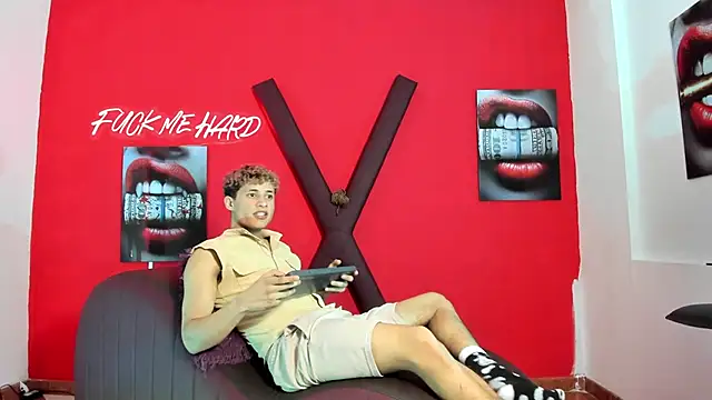 YOUNG GUYS1 online show from February 2026 01:17:01 AM