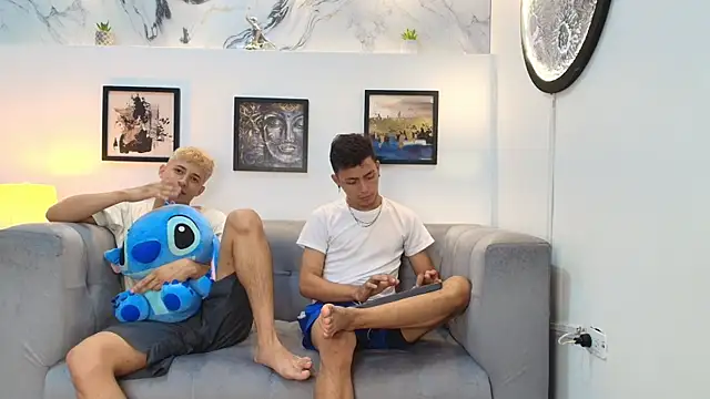 YOUNG GUYS1 online show from December 2025 01:19:01 AM