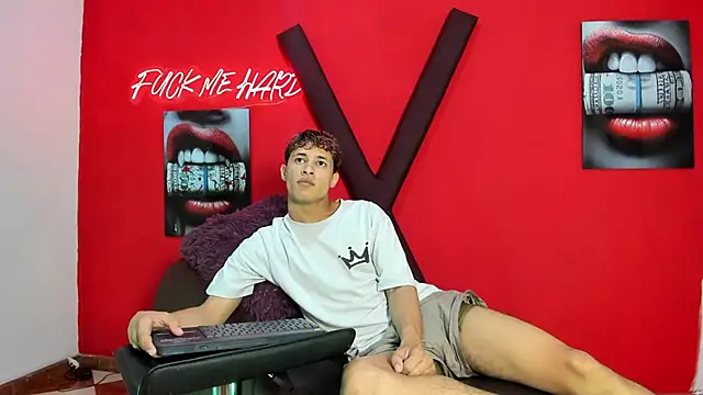 YOUNG GUYS1 online show from February 2026 01:17:02 AM