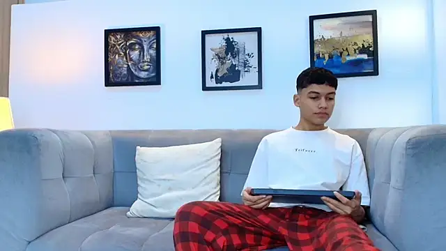 HORNY PRETTY online show from April 2026 09:38:02 PM