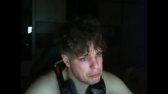 GymGuy0505 online show from December 2025 10:47:01 PM