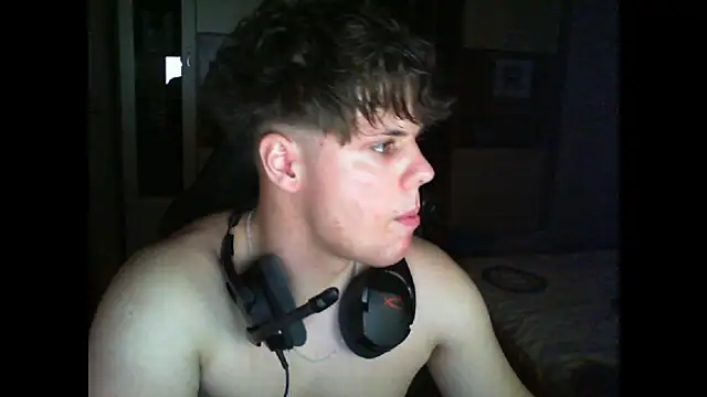 GymGuy0505 online show from December 2025 10:59:01 PM