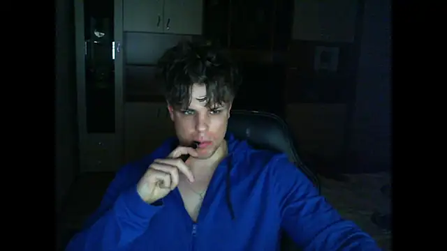 GymGuy0505 online show from April 2026 10:12:01 PM