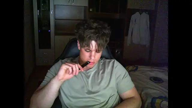 GymGuy0505 online show from May 2026 10:25:01 PM