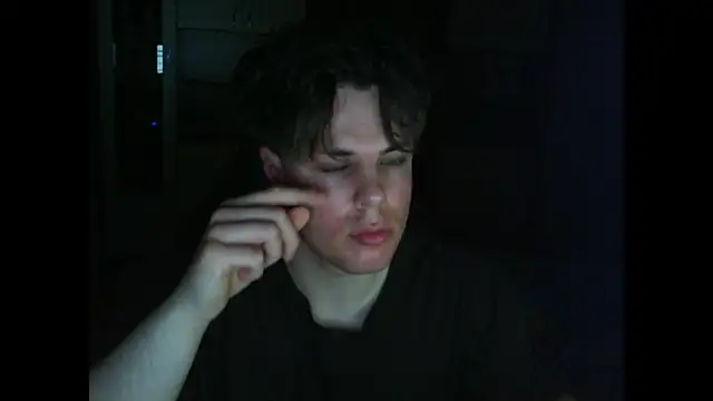 GymGuy0505 online show from April 2026 11:00:01 PM