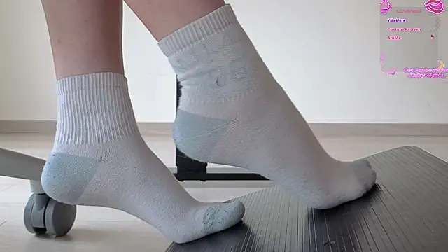 Feetbeth online show from April 2026 05:17:02 PM