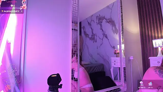 Annyhathatway online show from April 2026 09:19:02 PM