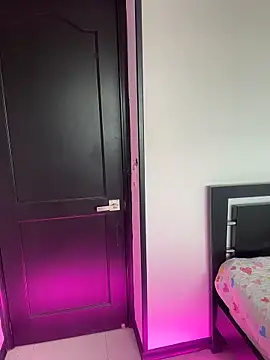 Annyhathatway online show from December 2025 03:37:01 PM