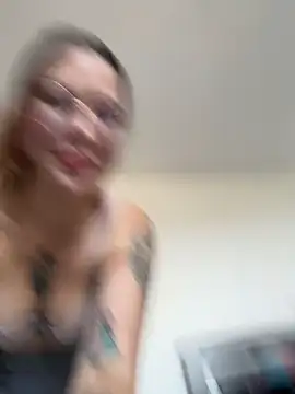 Annyhathatway online show from December 2025 08:25:02 PM